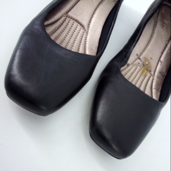 Vintage Easy Spirit Black Leather Close Toe Low Heel Work Interview Office 7.5 - Picture 3 of 11